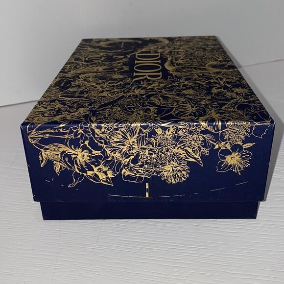 Dior Gift Box With Tissue Paper - Picture 8 of 9